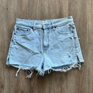 Abercrombie & Fitch Light Wash High Rise Mom Shorts Size 31 Cut Off